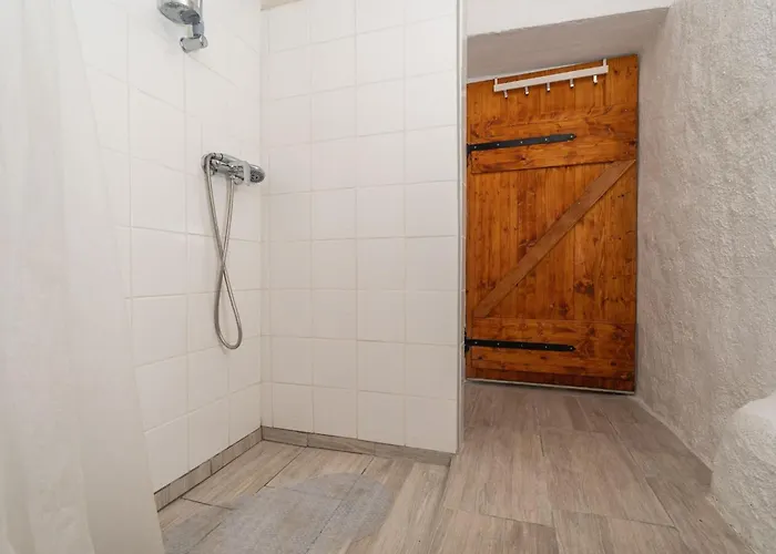 One Bedroom Ranch House Apartament