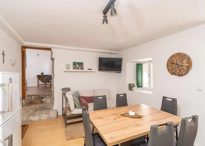 One Bedroom Ranch House アパート