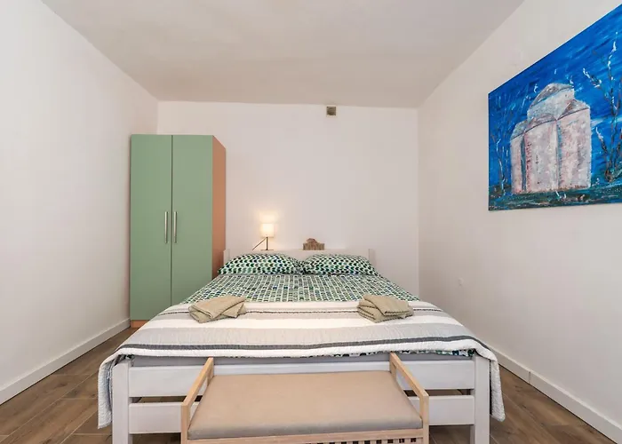 One Bedroom Ranch House アパート