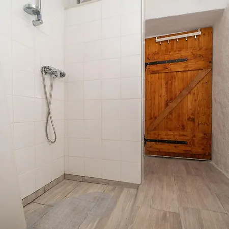 One Bedroom Ranch House Lägenhet