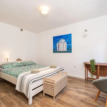 דירה One Bedroom Ranch House
