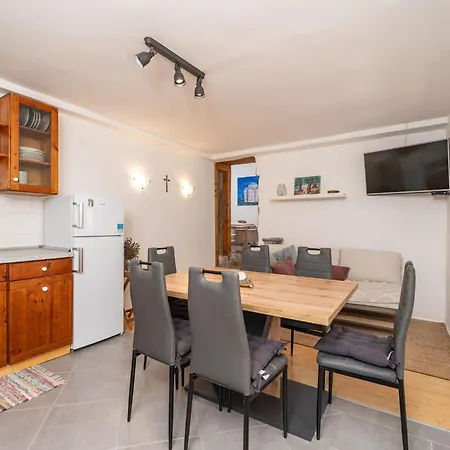 One Bedroom Ranch House アパート *